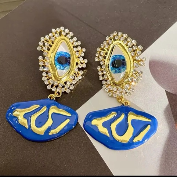 Baroque Guardians of Azure The Mystical Eye Blue Crystal Earrings - Picture 9 of 10